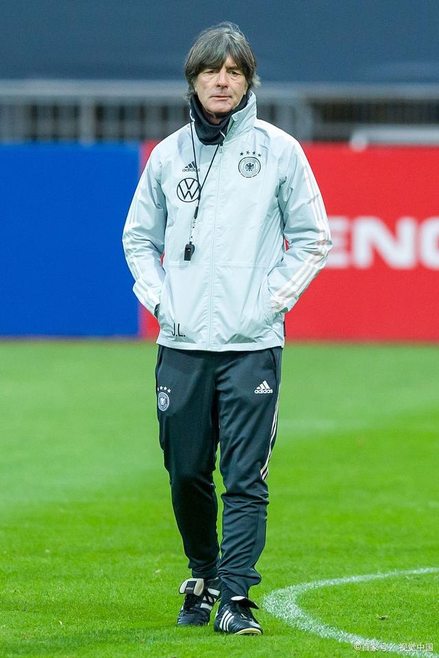 包含赛前欧超杯传出新动向，芝加哥公牛遗憾出局，管理层表态——质疑声仍在，球探报告显示潜力的词条