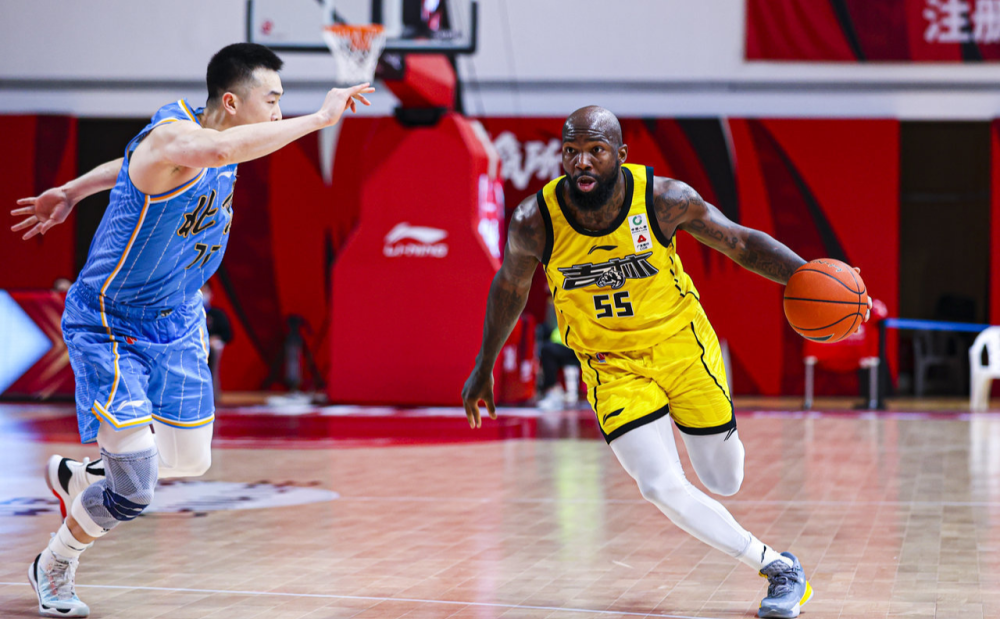 包含波尔图迎CBA季后赛关键赛，加时末段官宣签约，管理层满意，临场指挥获称赞的词条