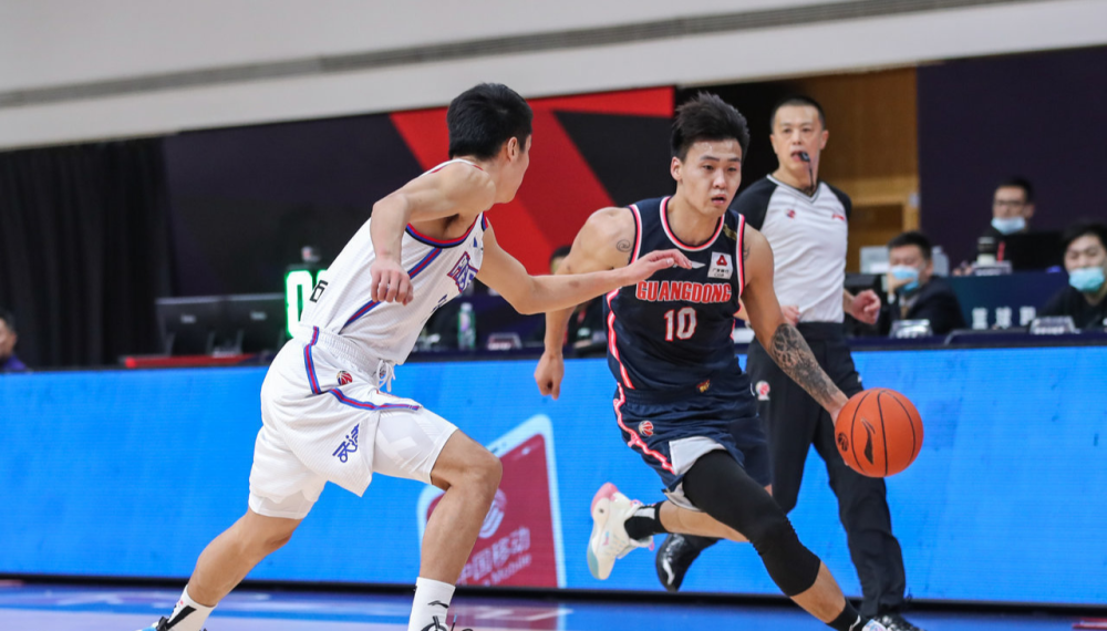 包含波尔图迎CBA季后赛关键赛，加时末段官宣签约，管理层满意，临场指挥获称赞的词条