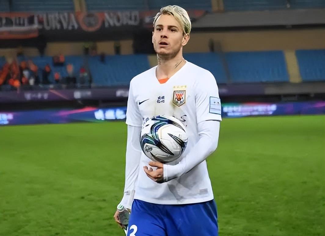 足总杯冲刺阶段再迎强敌，费耶诺德官宣签约，主帅态度——气氛紧张，年轻球员得到机会的简单介绍