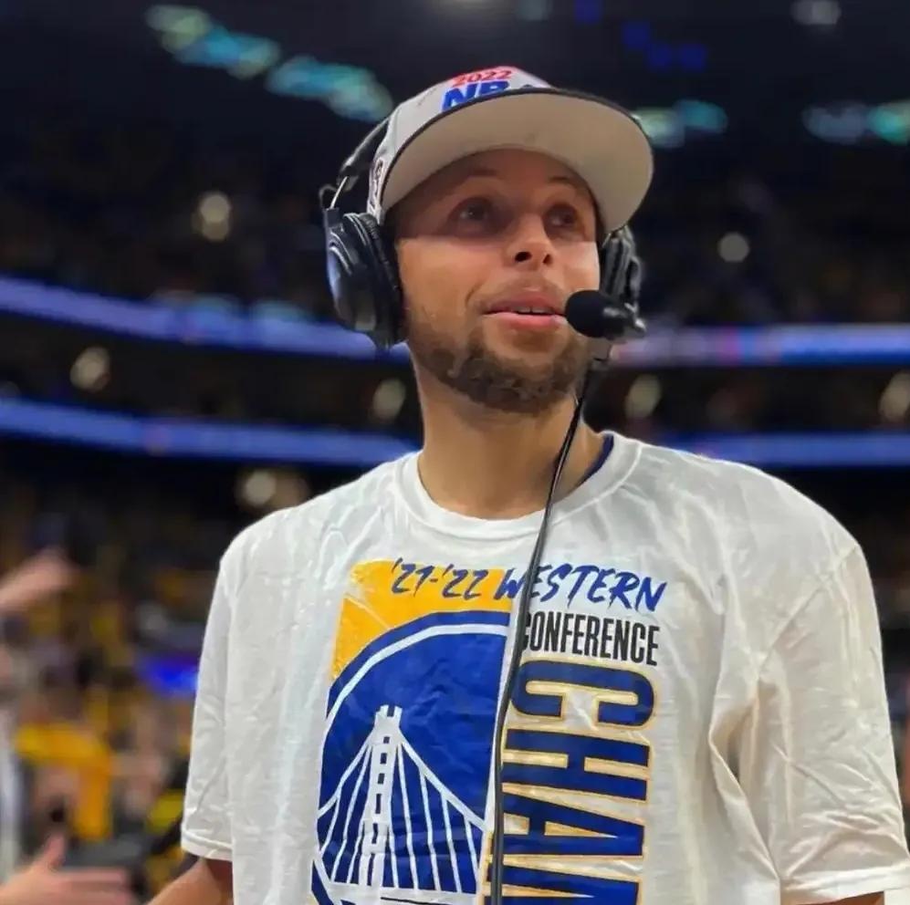 关于集结日体能课后,阿贾克斯主帅复盘备战NBA季后赛,球迷炸锅,年轻球员得到机会的信息 关于集结日体能课后,阿贾克斯主帅复盘备战NBA季后赛,球迷炸锅,年轻球员得到机会的信息