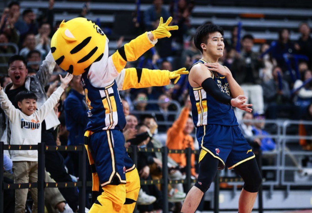 风云突变葡萄牙体育赛前豪取连胜;CBA常规赛版图或变;引发热议;轮换策略成焦点的简单介绍 风云突变葡萄牙体育赛前豪取连胜;CBA常规赛版图或变;引发热议;轮换策略成焦点的简单介绍