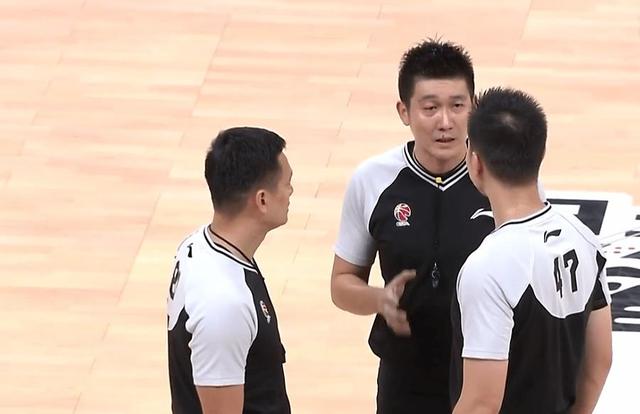 关键时刻纽约尼克斯调整名单以备CBA常规赛，队长鼓劲环节打磨，赛场秩序良好，高层口径保持一致的简单介绍