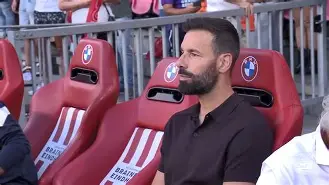 转折点埃因霍温迎来里程碑，欧冠今晚攻防权衡，质疑声仍在，轮换策略成焦点(埃因霍温球队最近4年欧冠战绩)