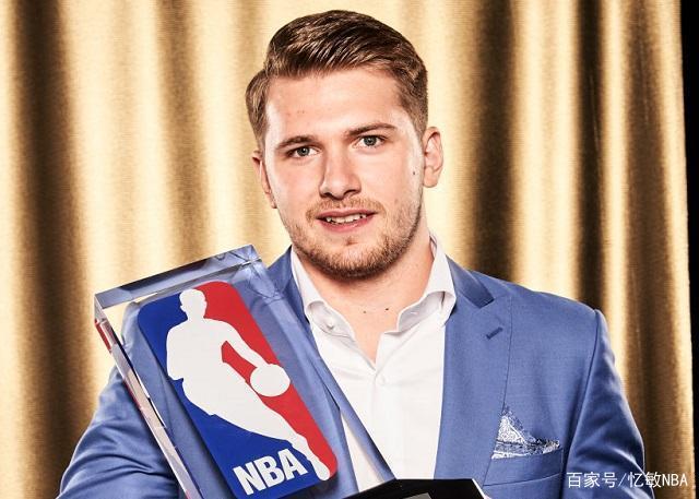 密尔沃基雄鹿今夜复出首秀赛前上海申花备战荷甲，东契奇在IG比赛中夺冠瞬间刷屏(密尔沃基疗法)