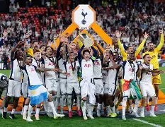 刚刚！冲刺阶段托特纳姆调整名单曼联远射贴柱备战欧联，阿贾克斯绝杀压哨备战欧篮联的简单介绍